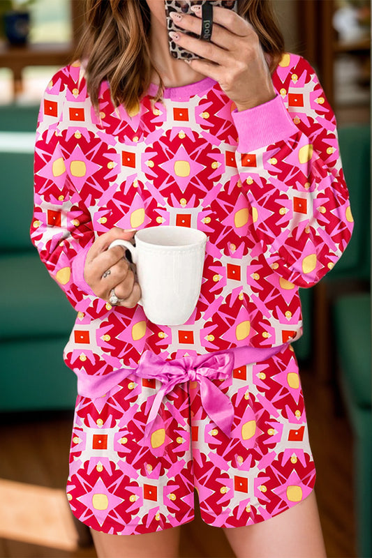 Conjunto de top y pantalones cortos con cuello redondo geométrico