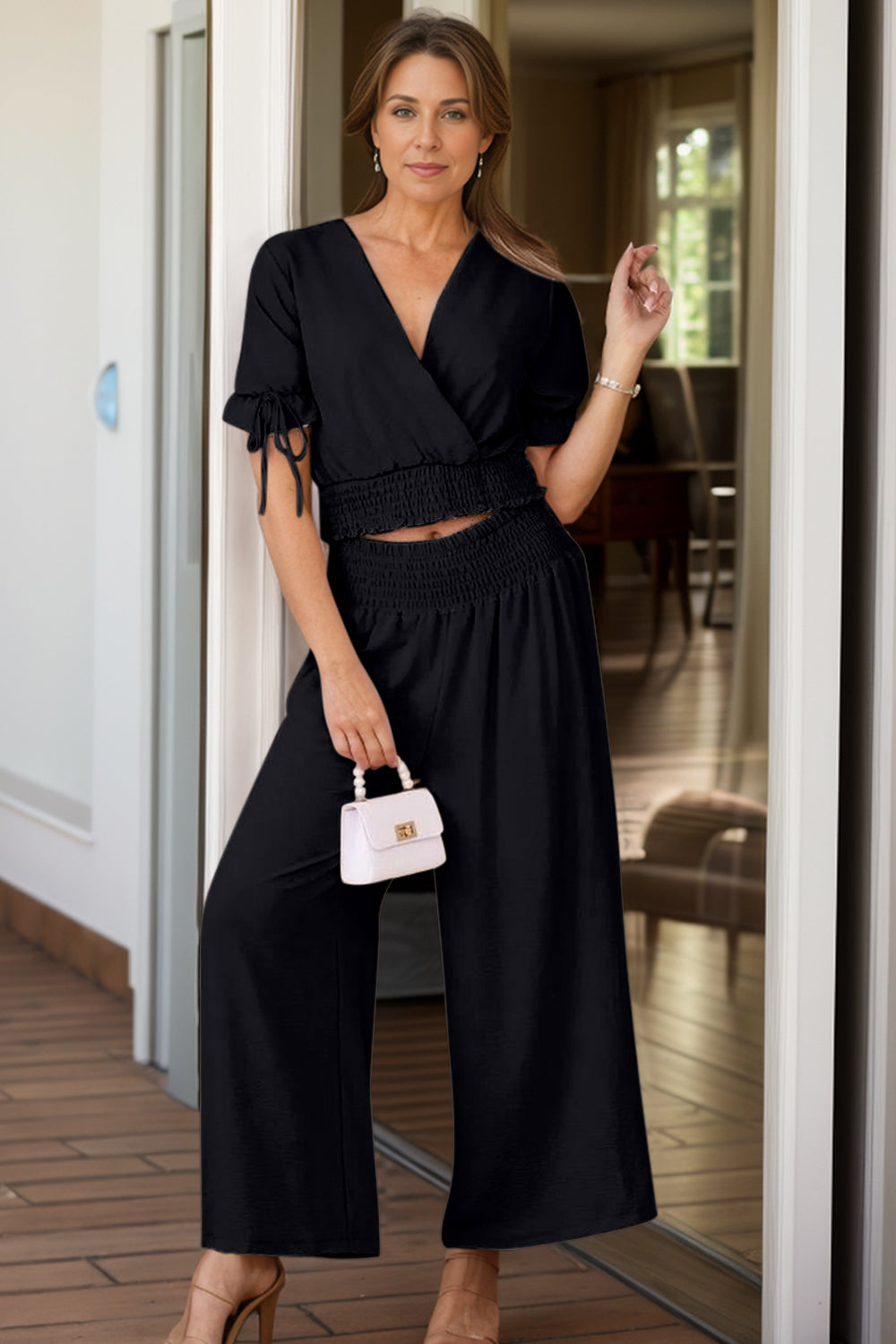 Conjunto de pantalón y top de manga corta con cuello cruzado