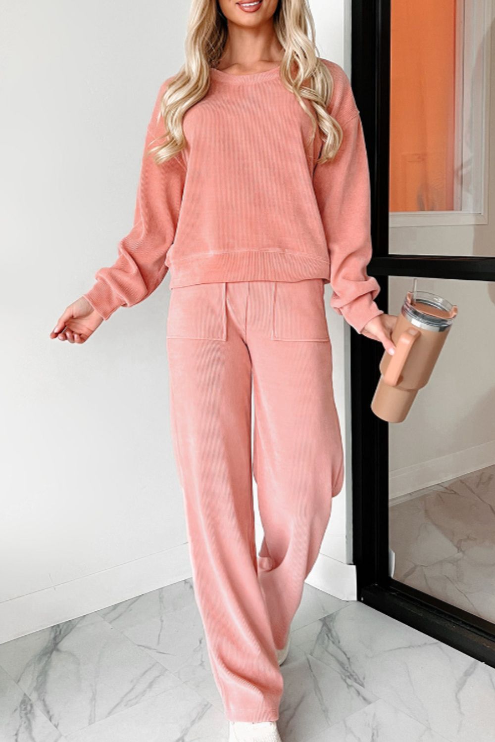 Conjunto de pantalón y top de manga larga con cuello redondo