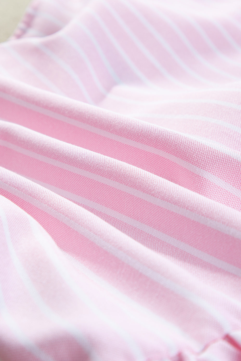 Blusa de cuello redondo a rayas con lazo anudado