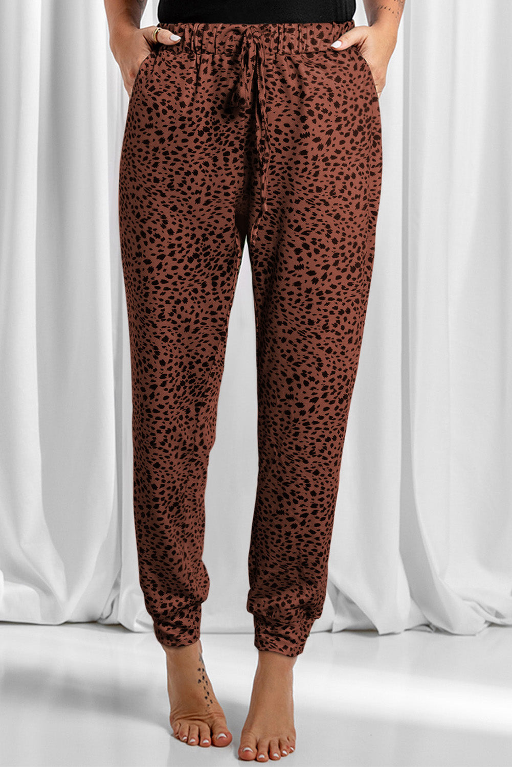 Pantalones con bolsillos y cordón de leopardo de tamaño completo