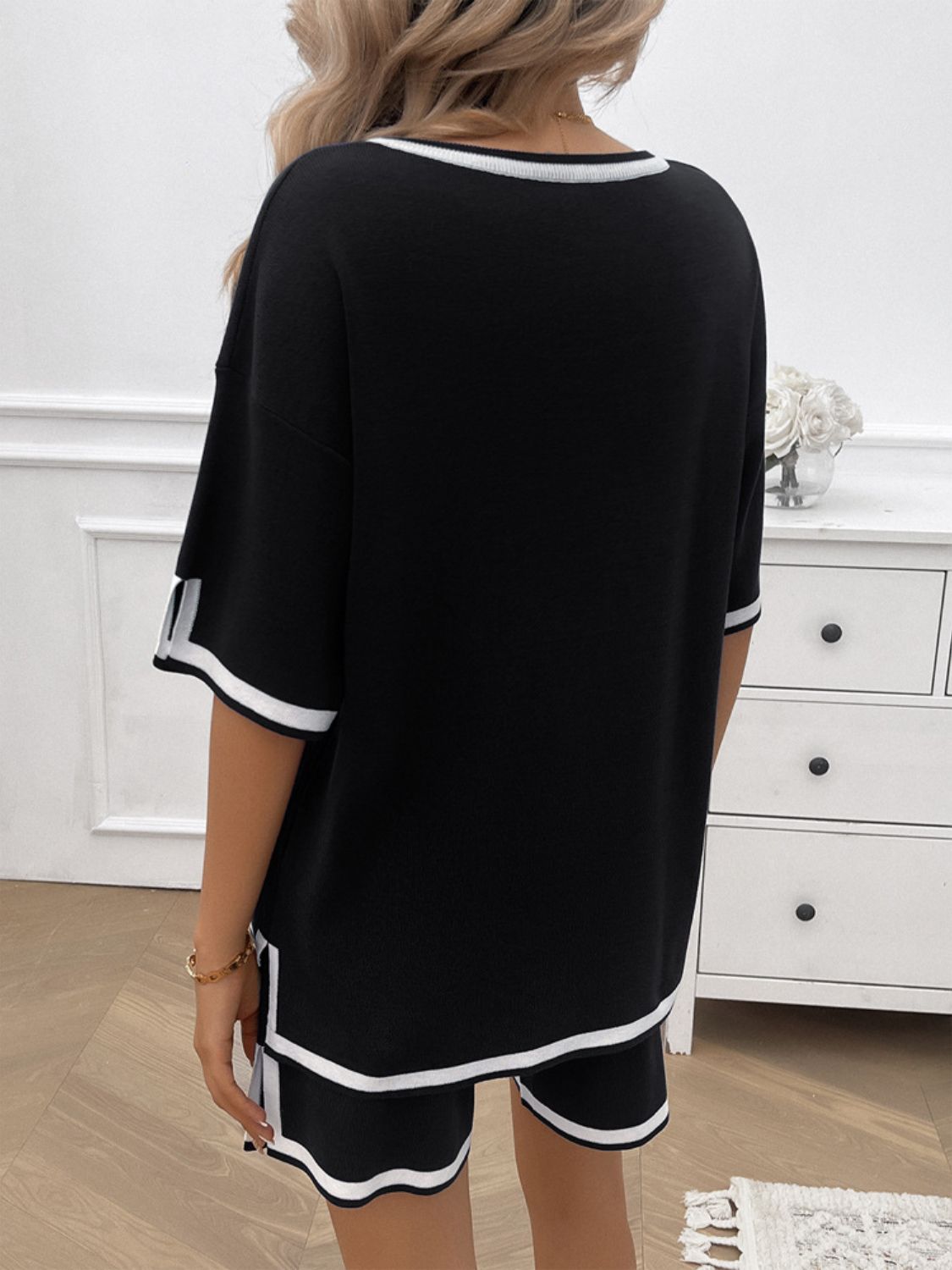 Conjunto de top y pantalones cortos con escote en V y ribete en contraste Devine