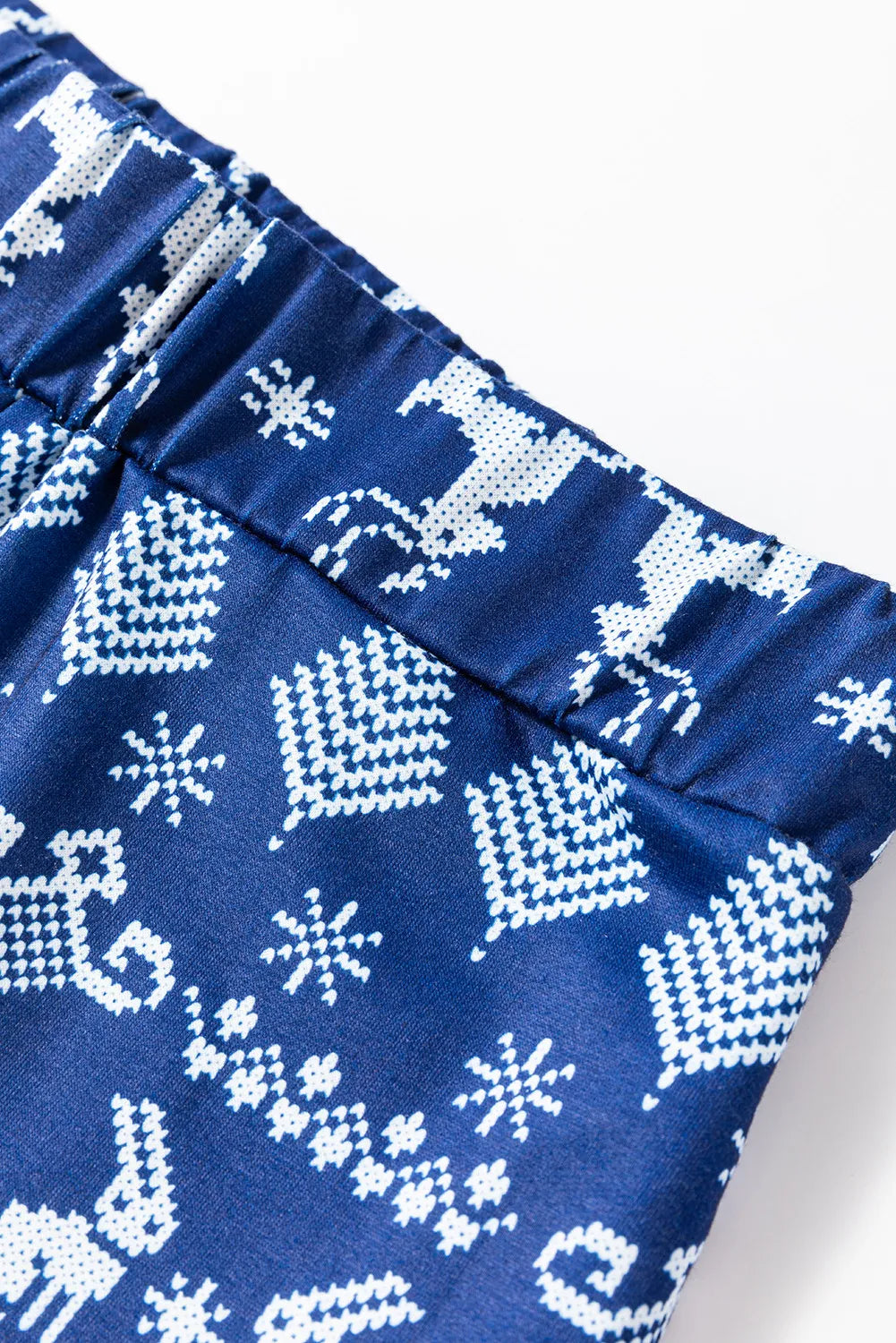 Conjunto de salón con pantalón estampado y camiseta de manga larga con cuello redondo