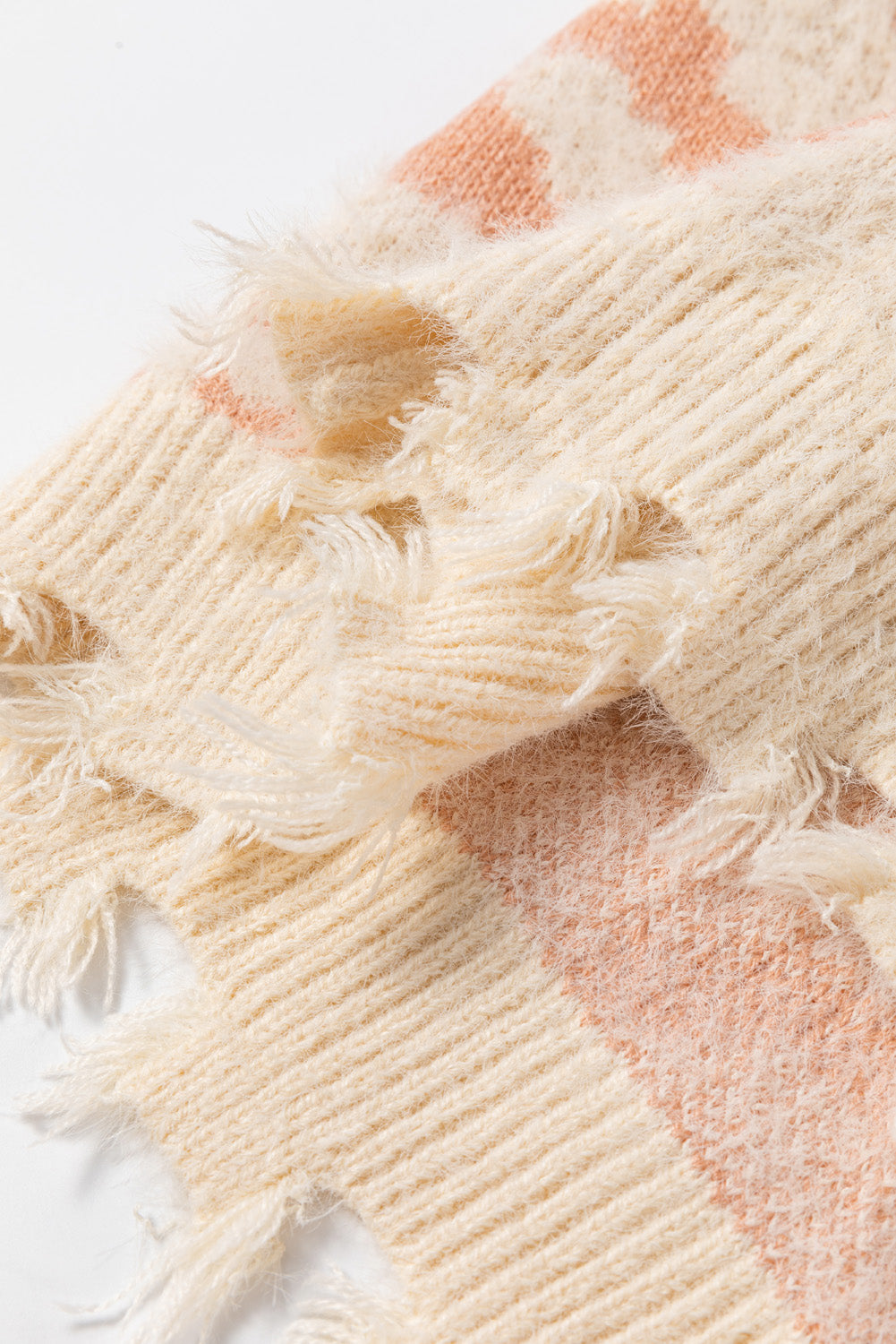 Suéter de cuello en V con estampado de leopardo y ribete desgastado