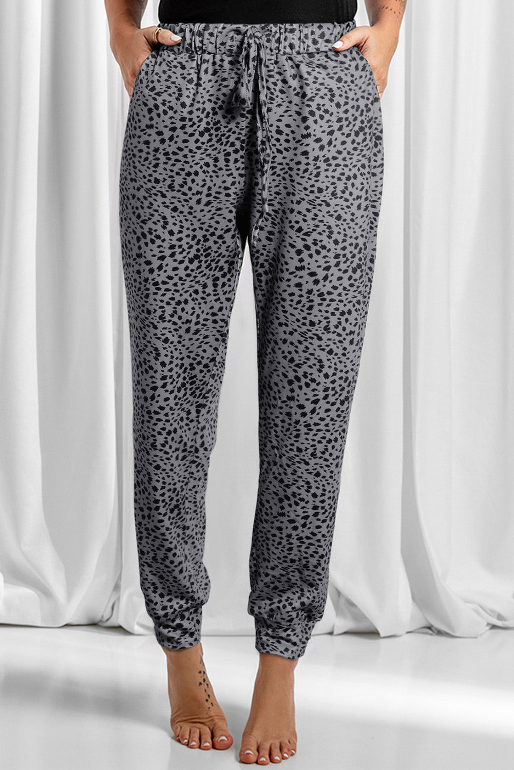 Pantalones con bolsillos y cordón de leopardo de tamaño completo