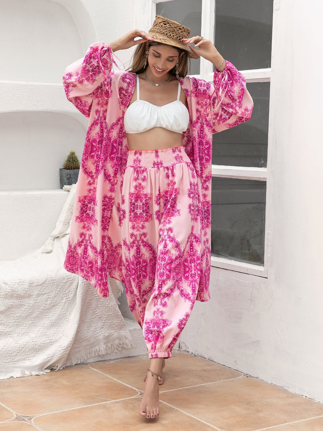 Conjunto de pantalón y top abierto con estampado