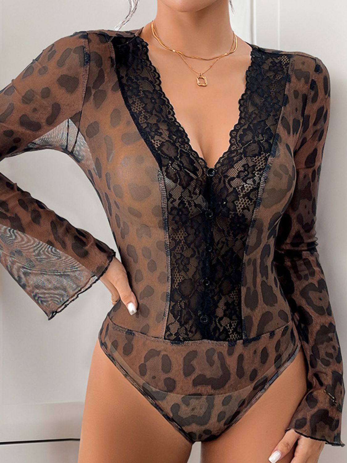 Body de encaje con escote en V y estampado de leopardo Perfee