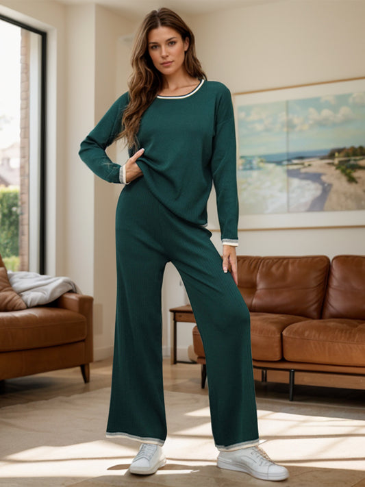 Conjunto de suéter y pantalón con cuello redondo y ribete en contraste