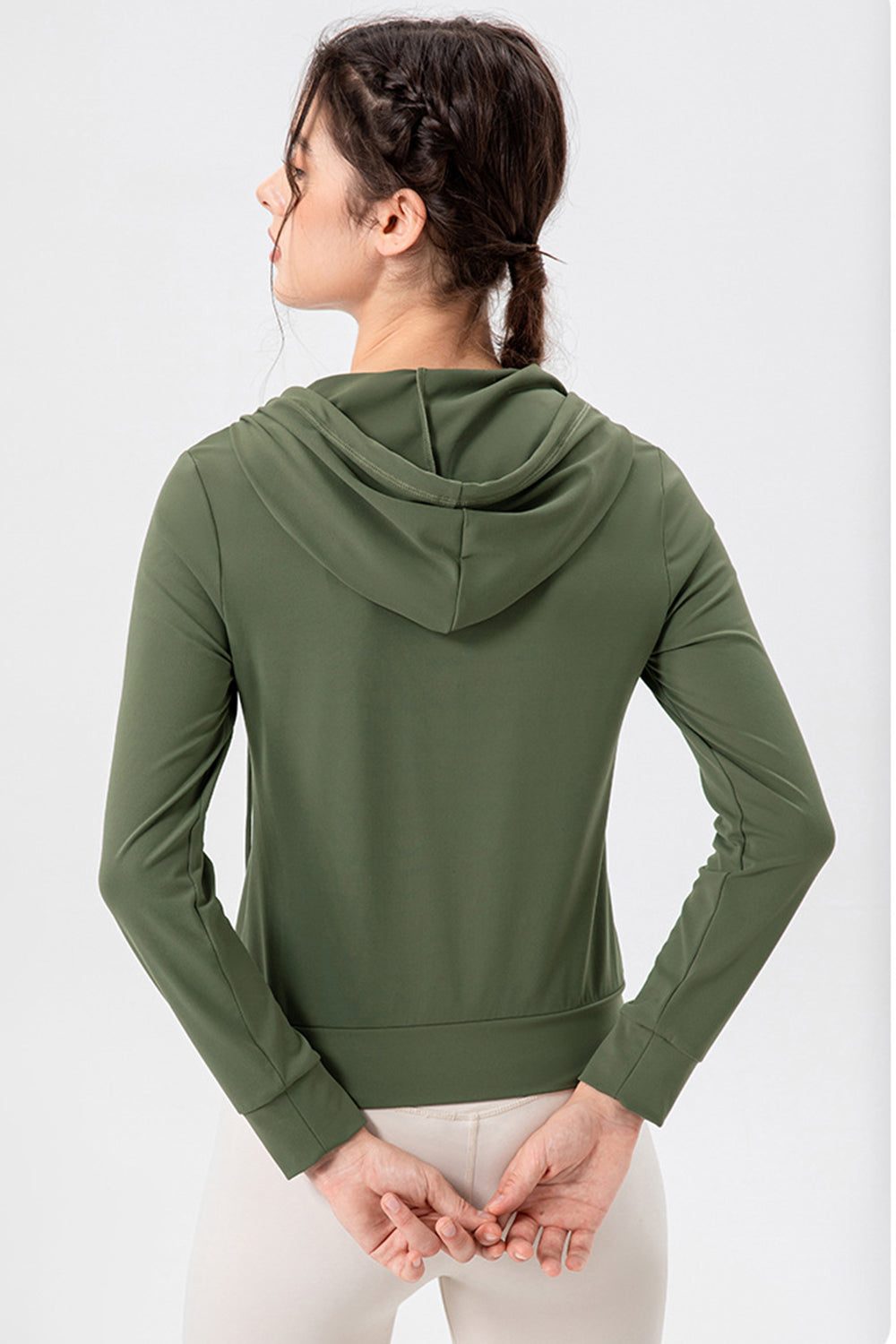Prendas de abrigo activas con capucha, cremallera y cordón