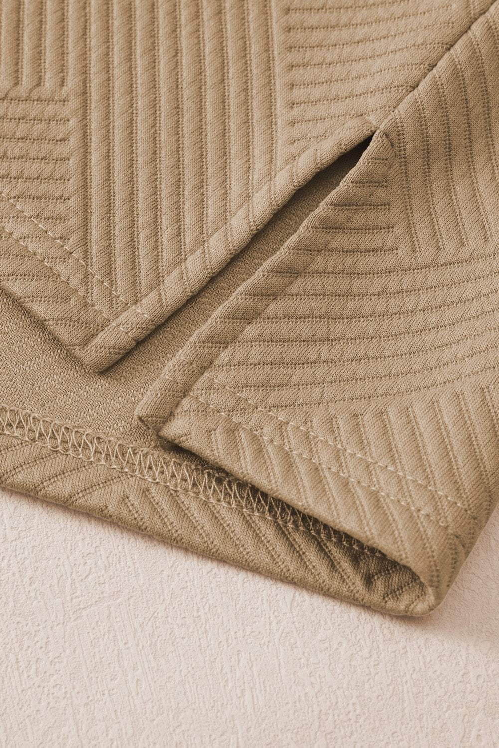 Conjunto de top con cuello texturizado y pantalones de pierna ancha