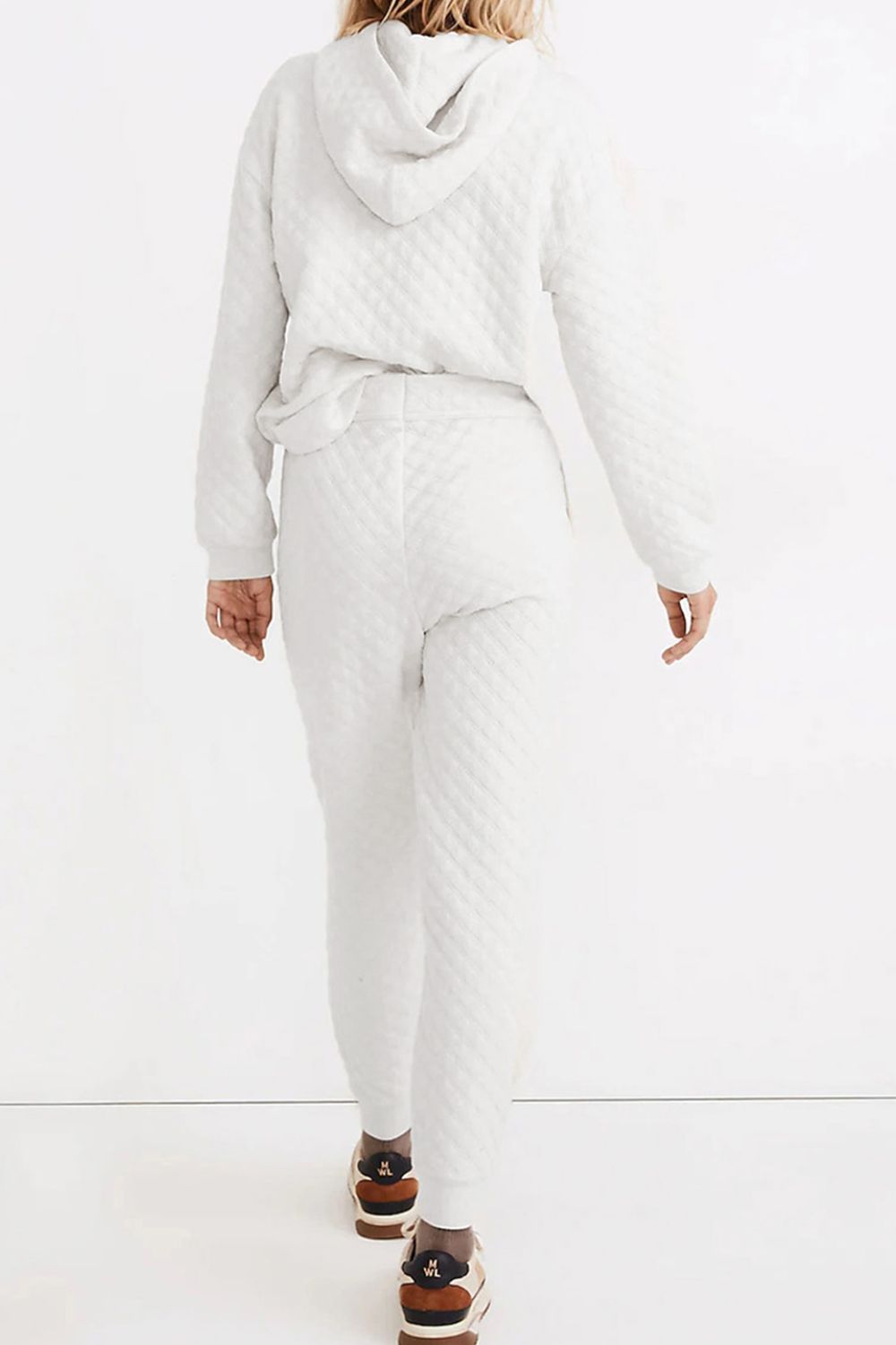 Conjunto de sudadera con capucha y pantalones con cordón con hombros caídos