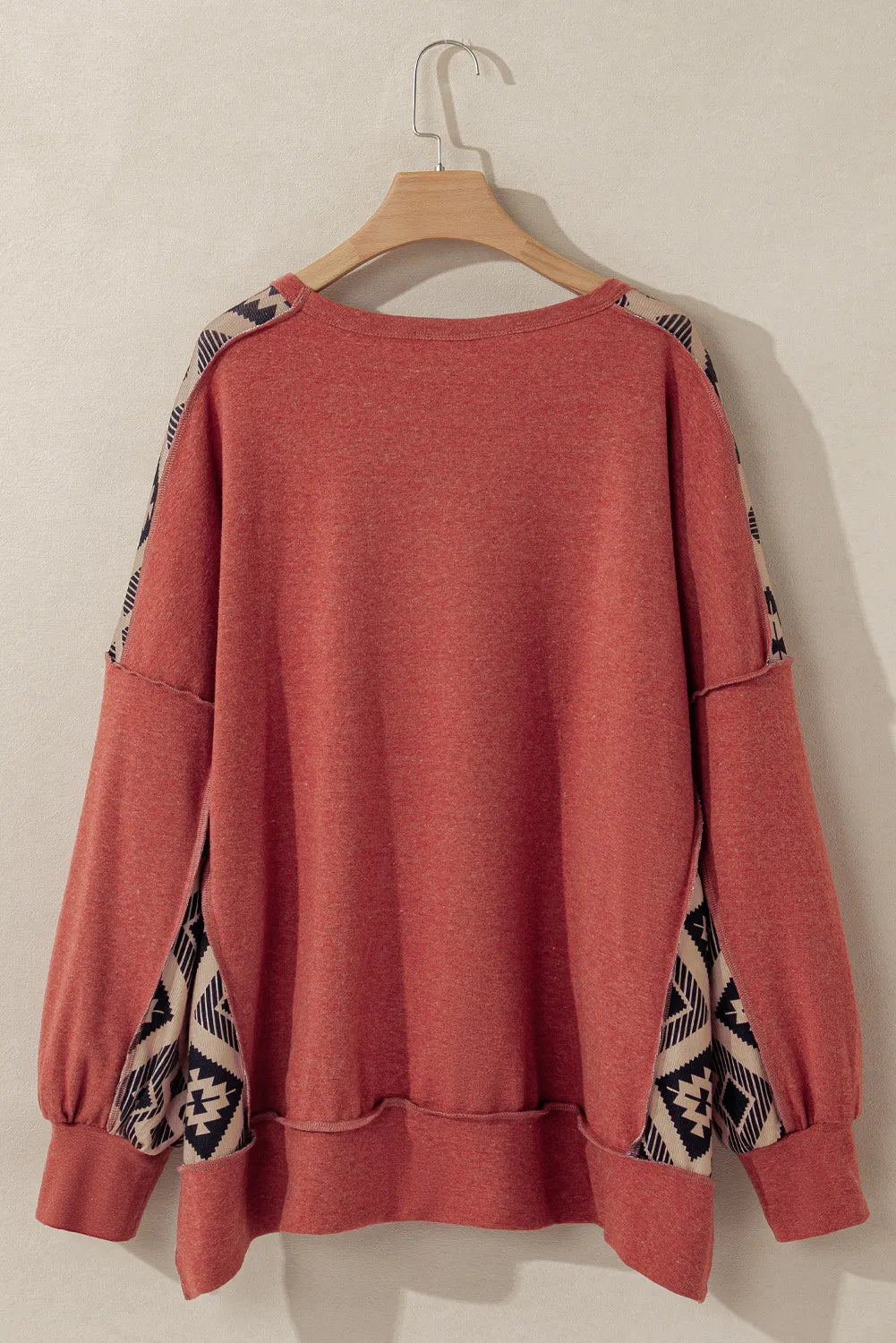 Sudadera de manga larga con cuello redondo y diseño geométrico de talla grande