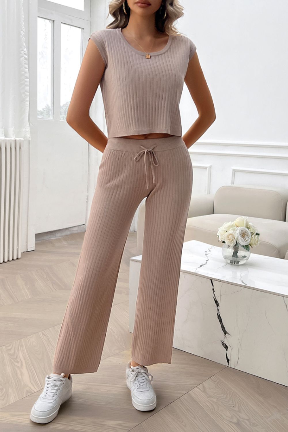 Conjunto de pantalón y top con cuello redondo y canalé Devine