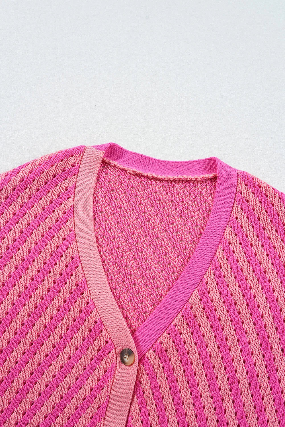 Cárdigan de rayas con cuello en V y botones