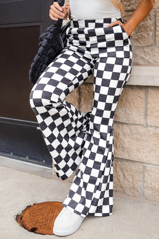 Pantalones acampanados de cuadros con bolsillos