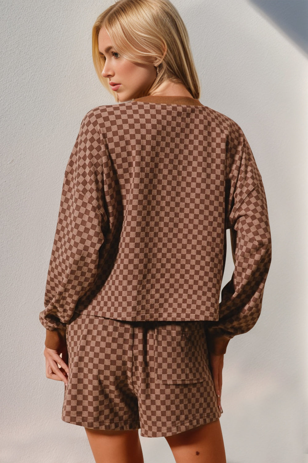 Conjunto de pantalón y blusa a cuadros con medio botón de Double Take