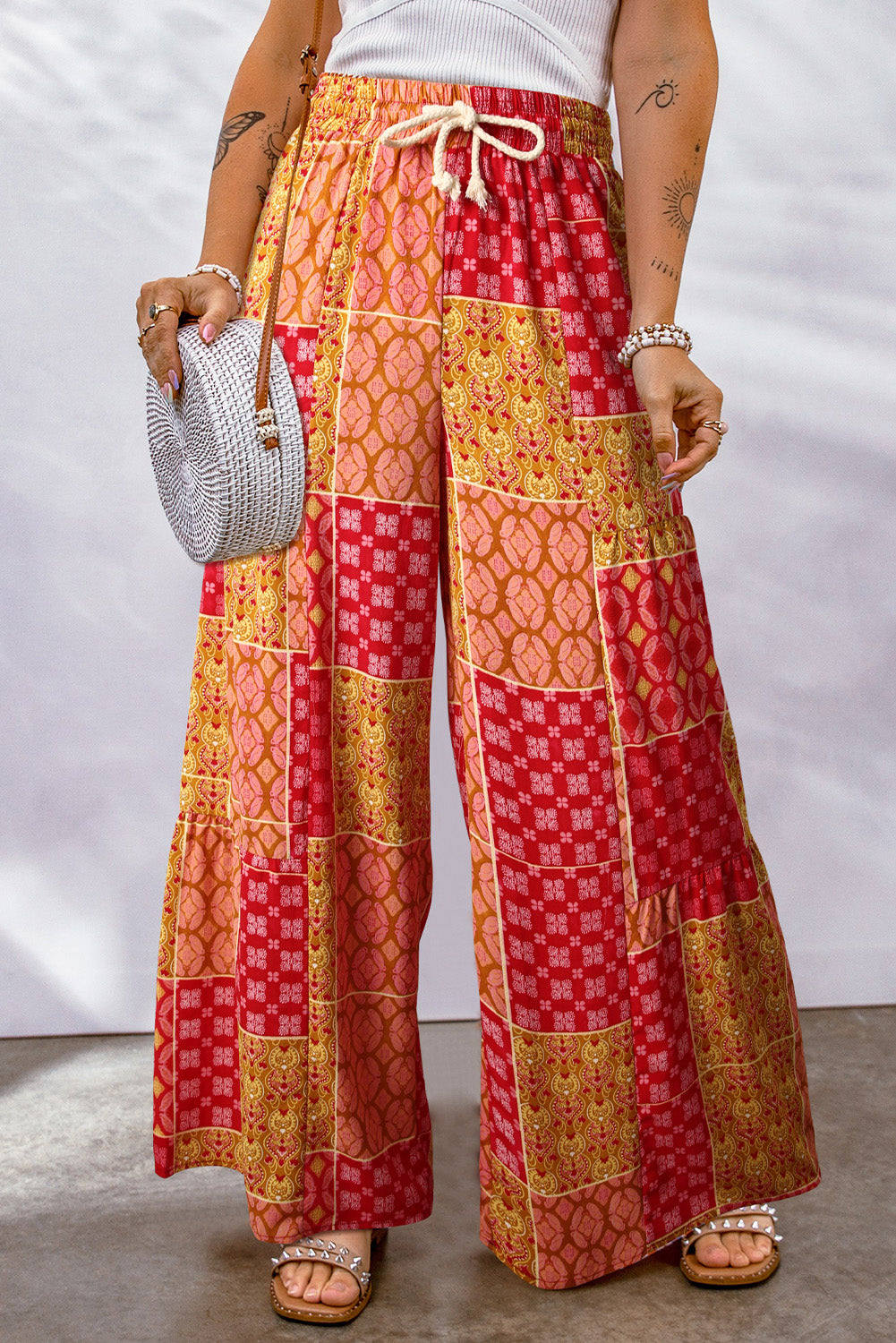 Pantalones anchos con cordón y diseño de patchwork bohemio