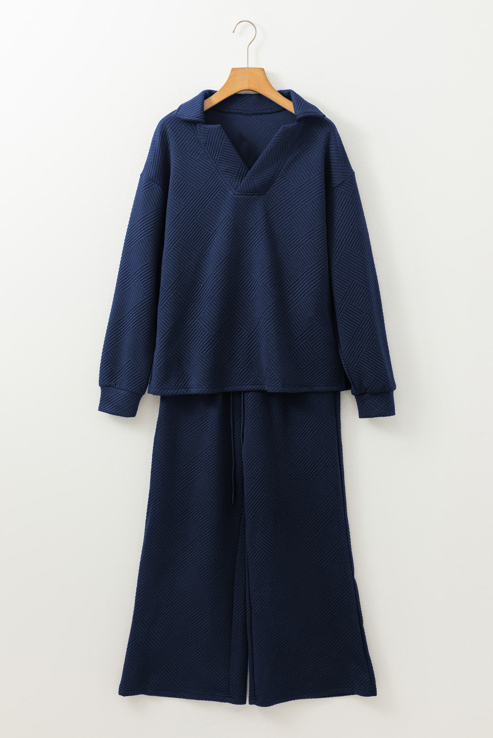 Conjunto de top con cuello texturizado y pantalones de pierna ancha