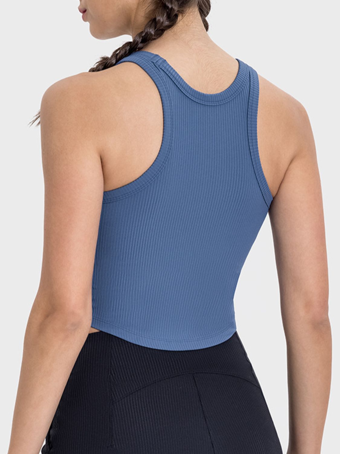 Camiseta deportiva Millnia con espalda cruzada y cuello redondo