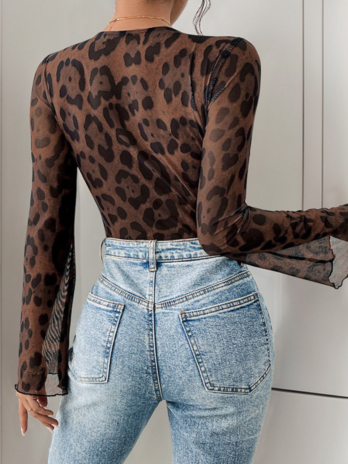 Body de encaje con escote en V y estampado de leopardo Perfee