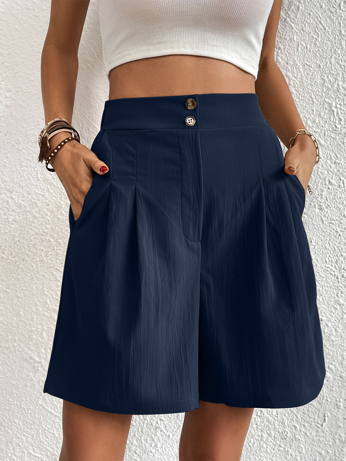 Pocketed Half Elastic Waist Shorts