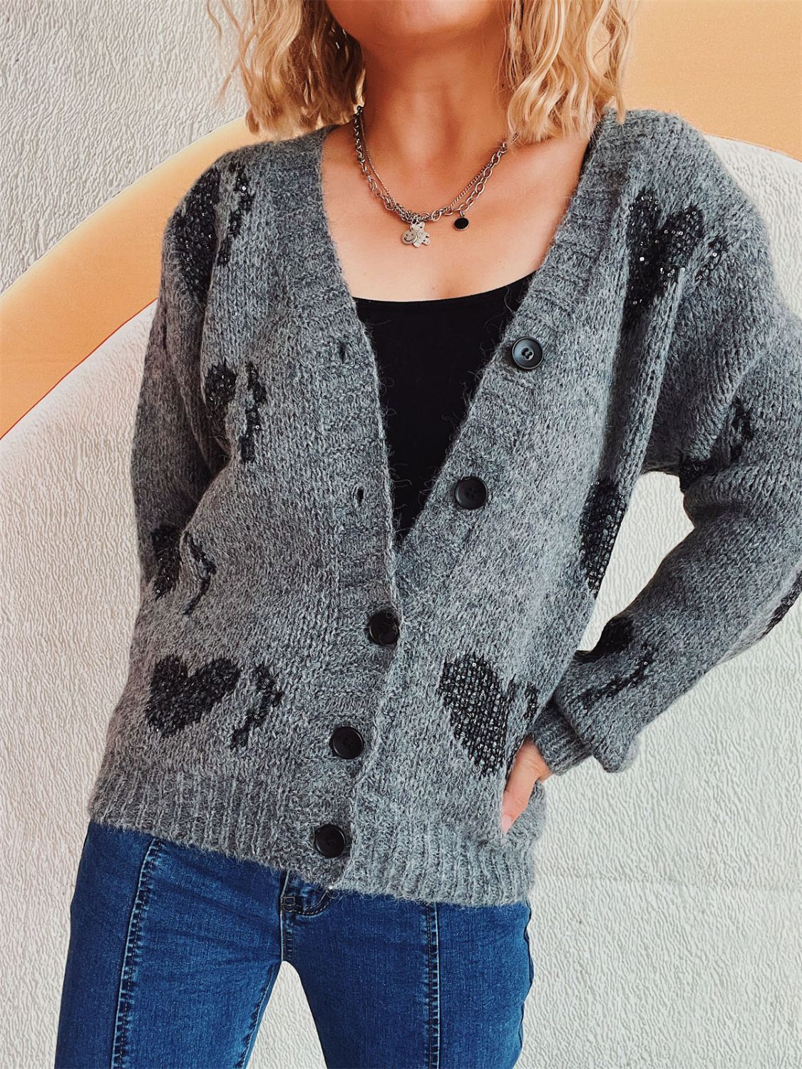 Cárdigan de manga larga con botones en forma de corazón