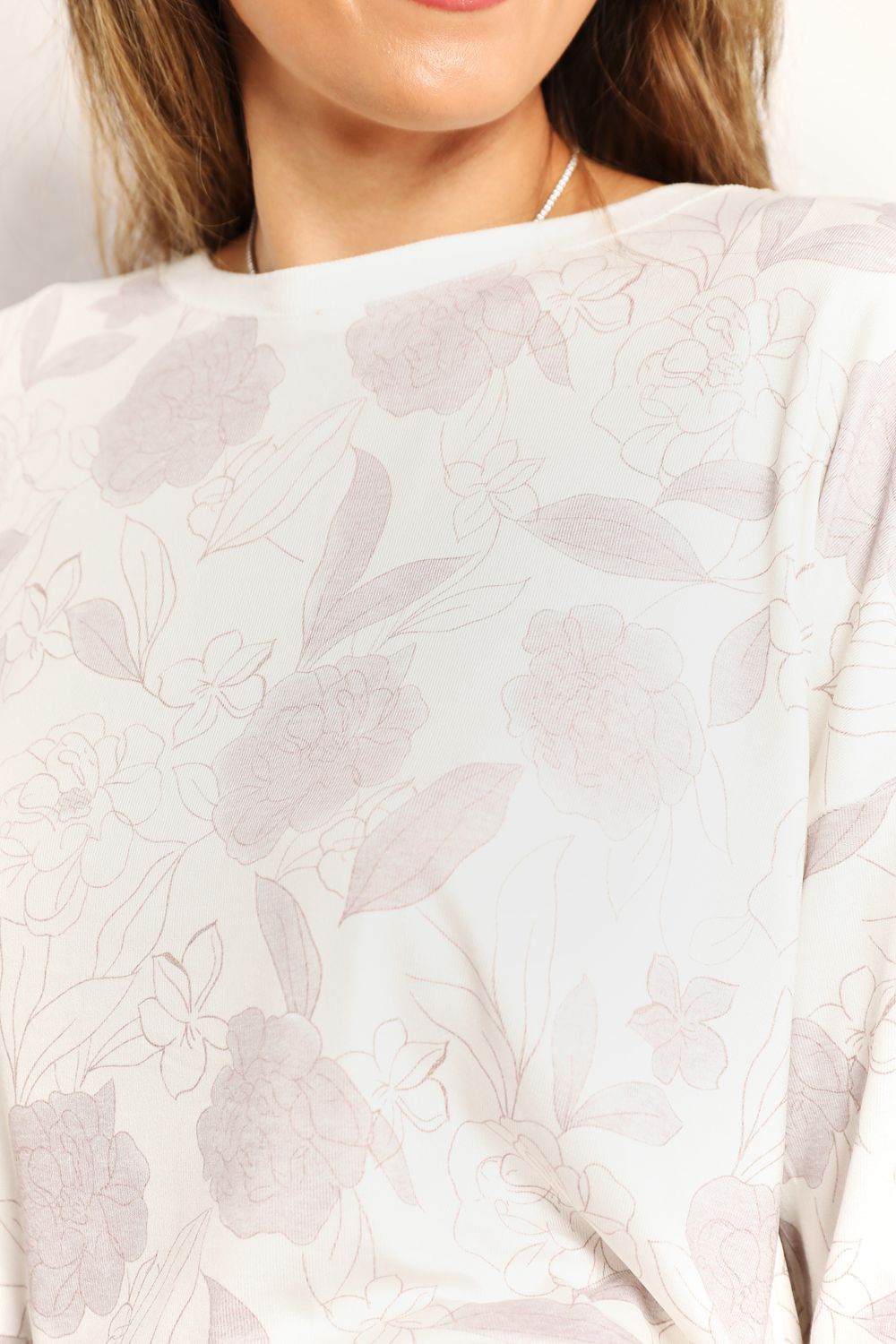 Conjunto de ropa de estar por casa con top de manga larga y pantalones cortos con estampado floral de Double Take