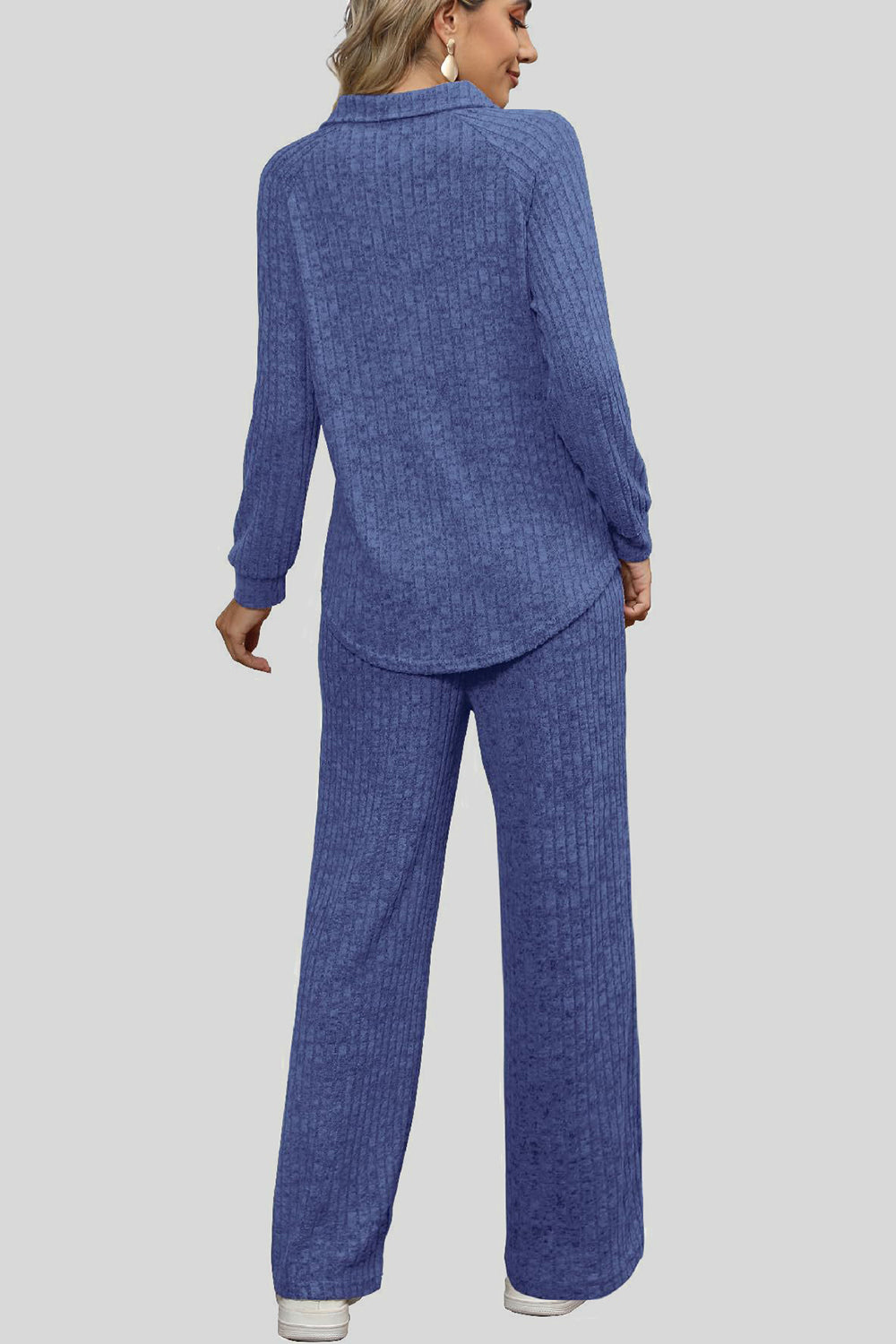 Conjunto de pantalón con bolsillos y camiseta de manga larga acanalada