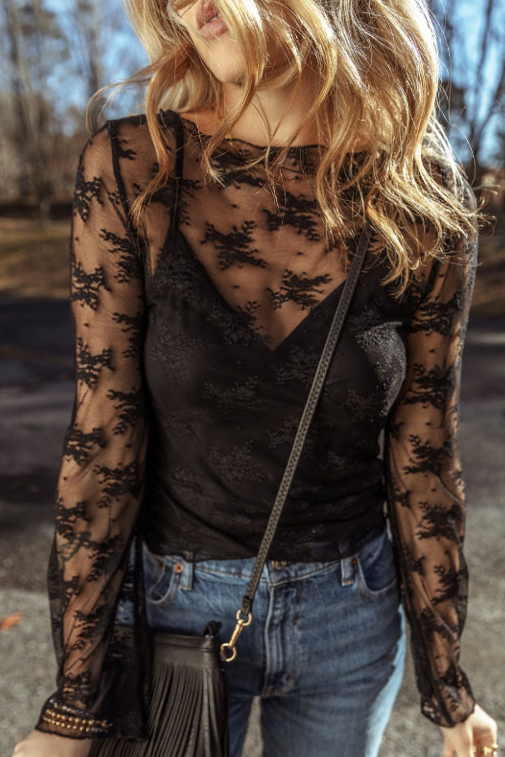 Conjunto de camisola cruzada y manga larga de encaje