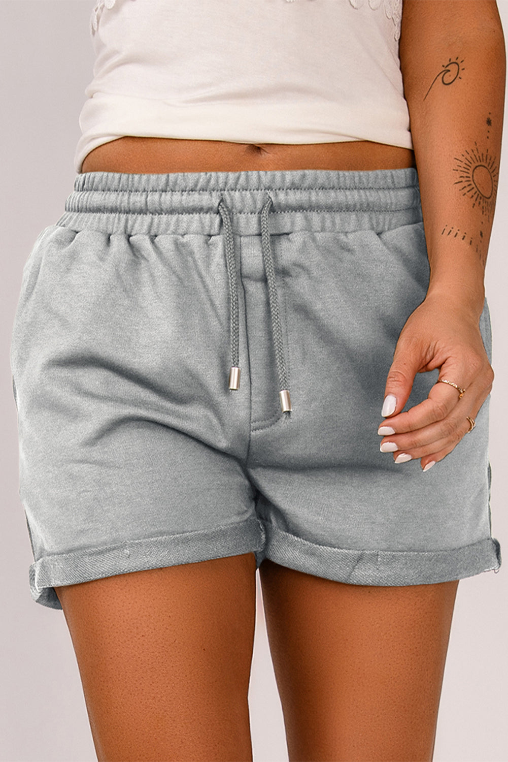 Pantalones cortos con puños y cordón en la cintura