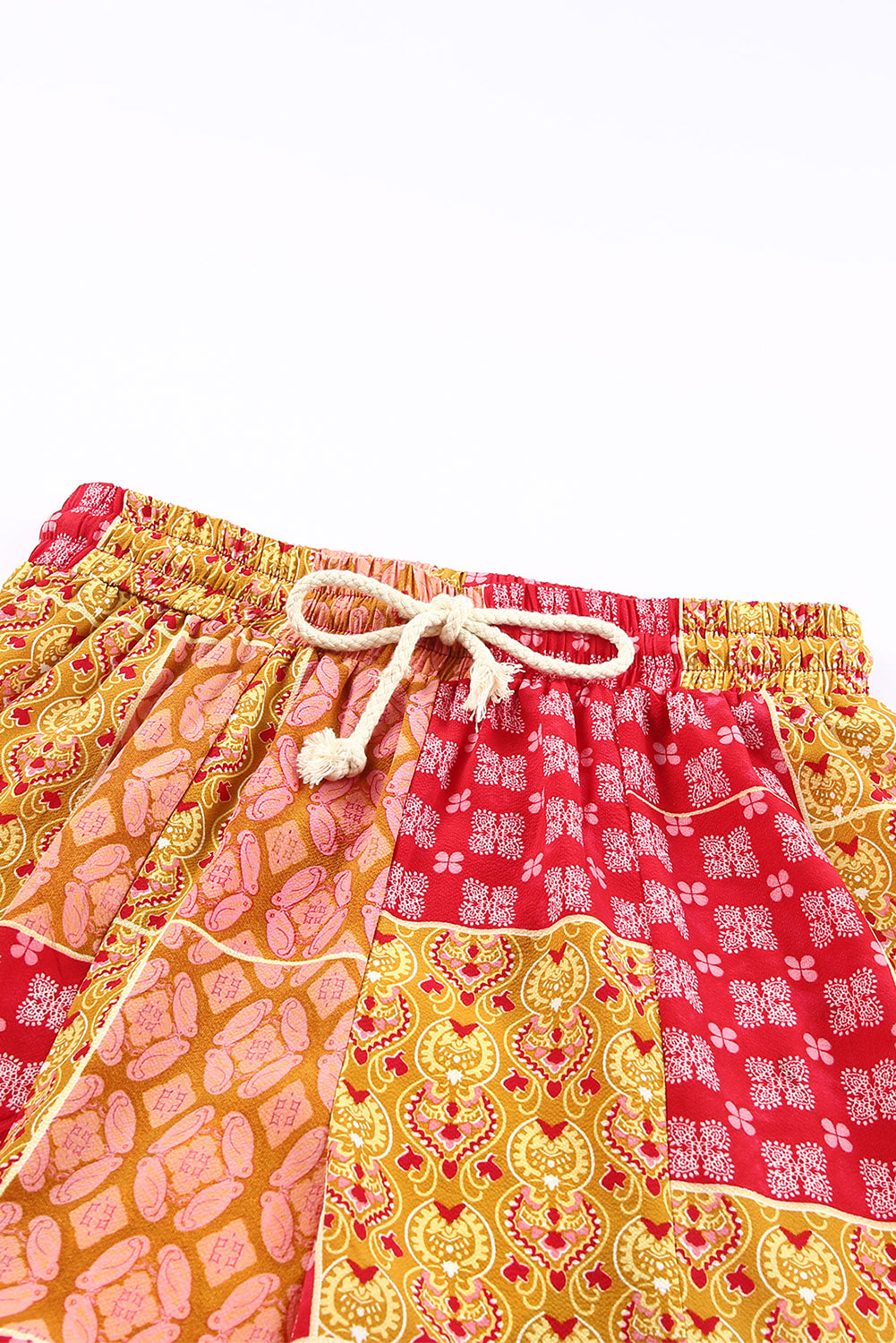 Pantalones anchos con cordón y diseño de patchwork bohemio