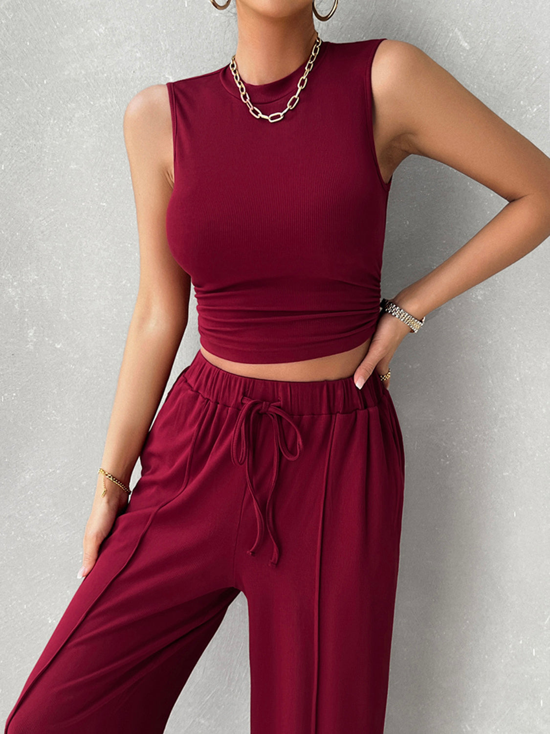 Conjunto de pantalón con cordón y blusa sin mangas con cuello alto Devine