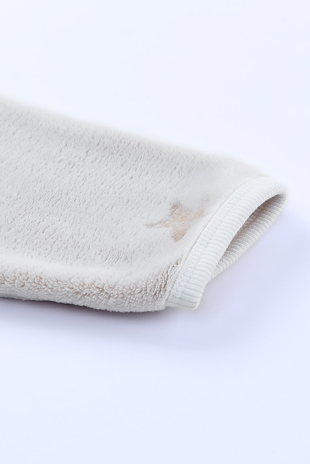 Conjunto de estar por casa con top y pantalones cortos con estampado de estrellas y hombros caídos y cuello redondo