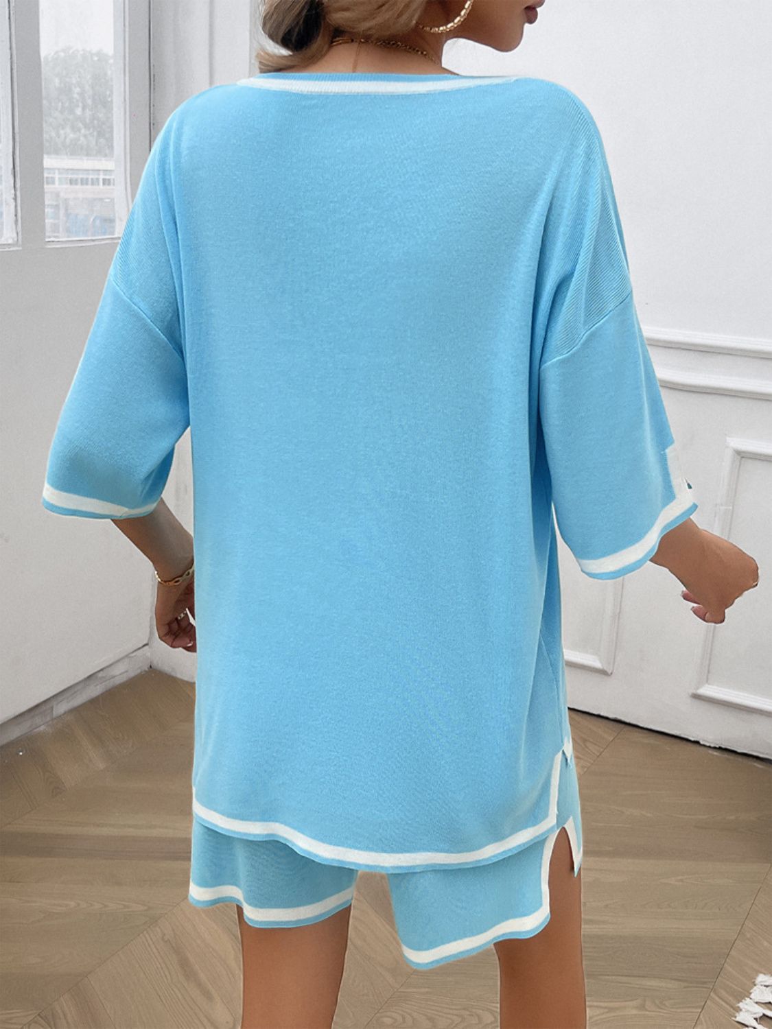 Conjunto de top y pantalones cortos con escote en V y ribete en contraste Devine