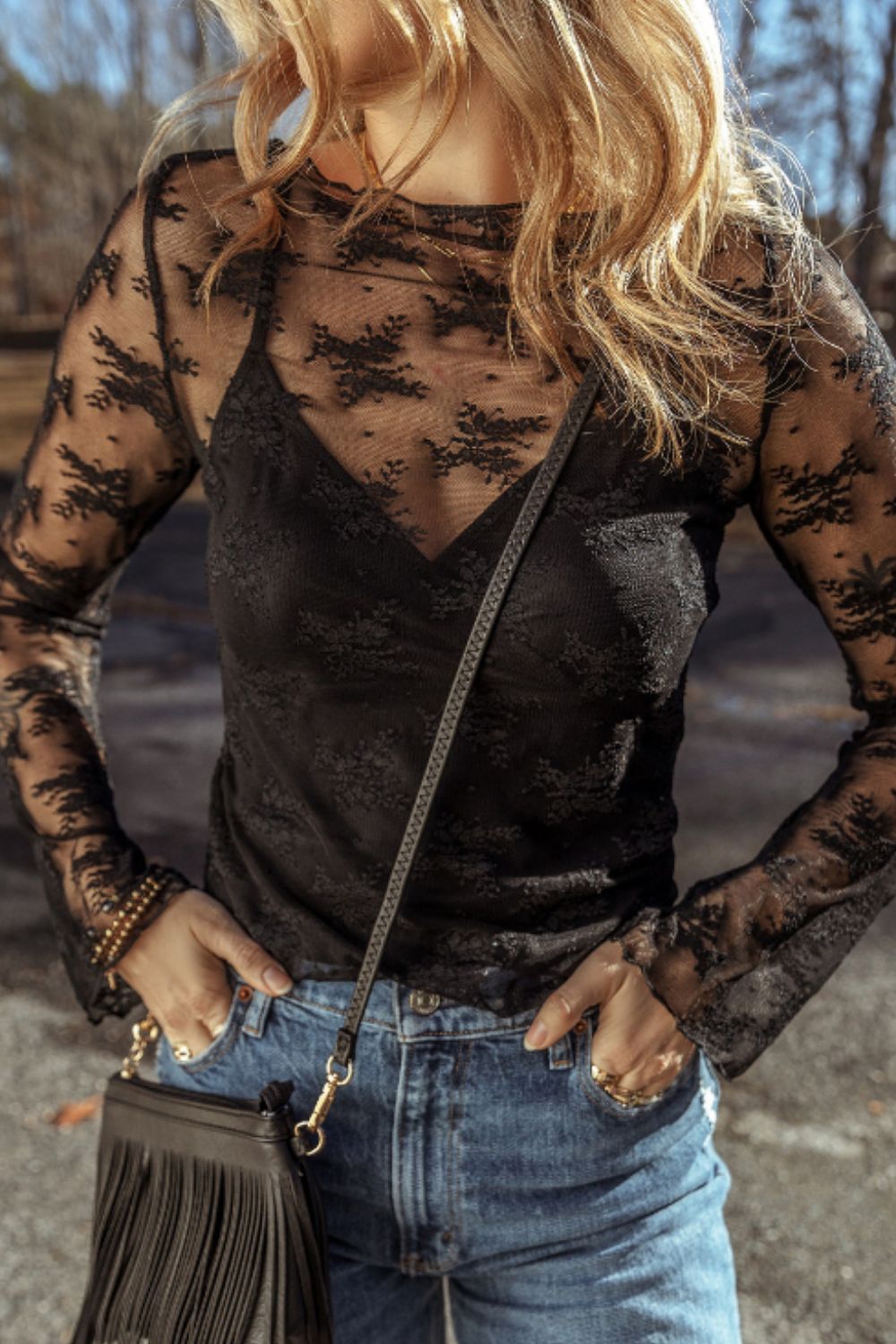 Conjunto de camisola cruzada y manga larga de encaje