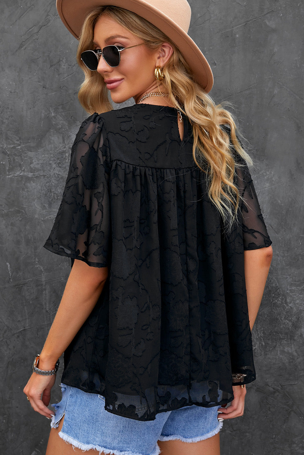Blusa con cuello redondo y mangas abullonadas