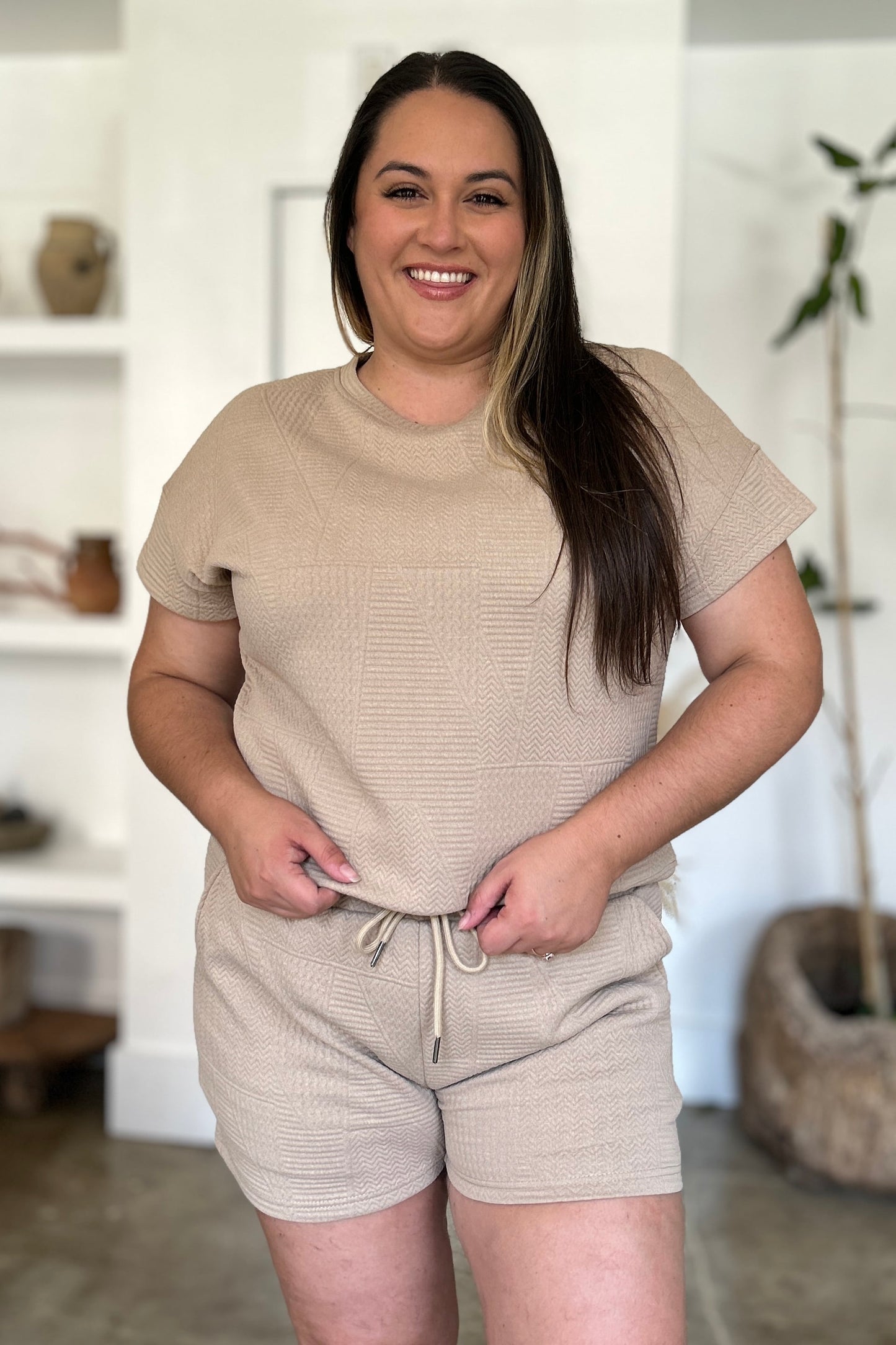 Conjunto de camiseta y pantalones cortos de manga corta con textura de tamaño completo Double Take