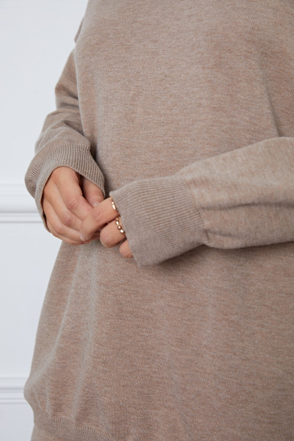 Conjunto de suéter con hombros caídos y pantalones largos