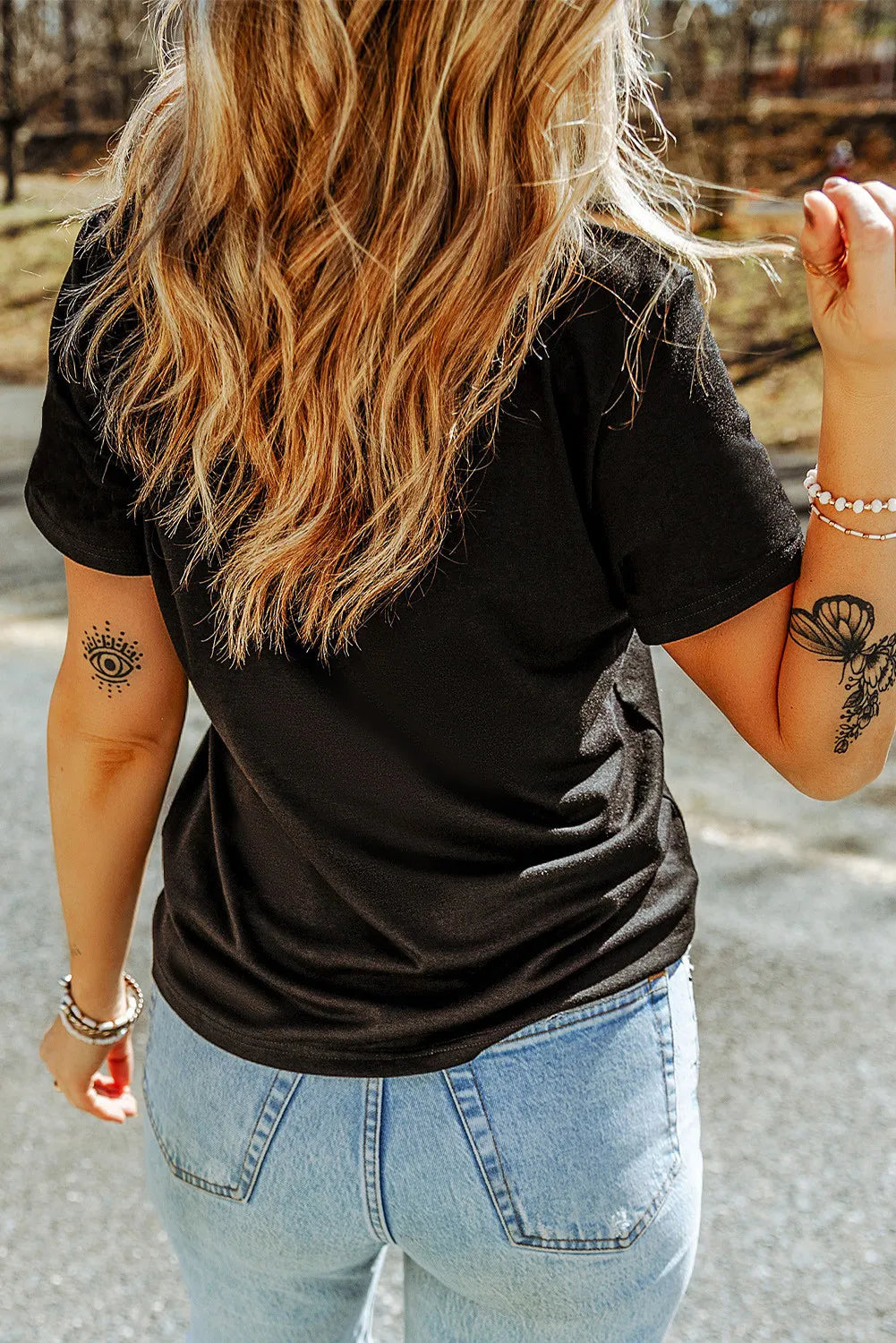 Camiseta de manga corta con cuello redondo y lentejuelas