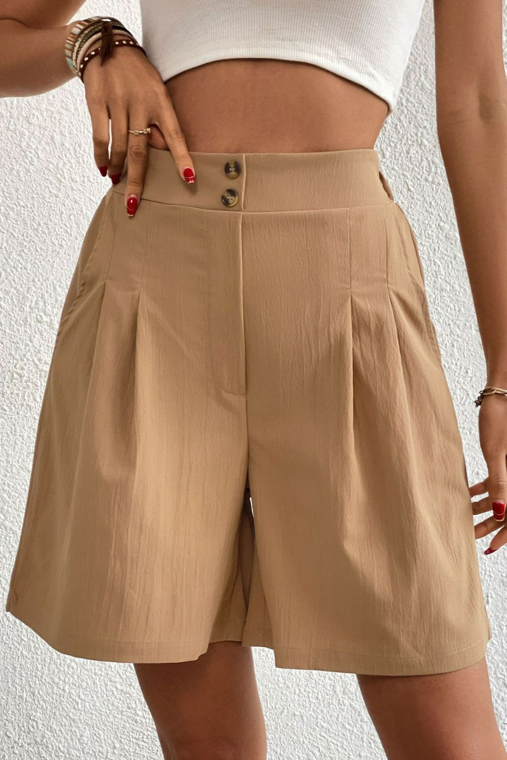 Pantalones cortos con detalle plisado y cintura elástica abotonada Perfee
