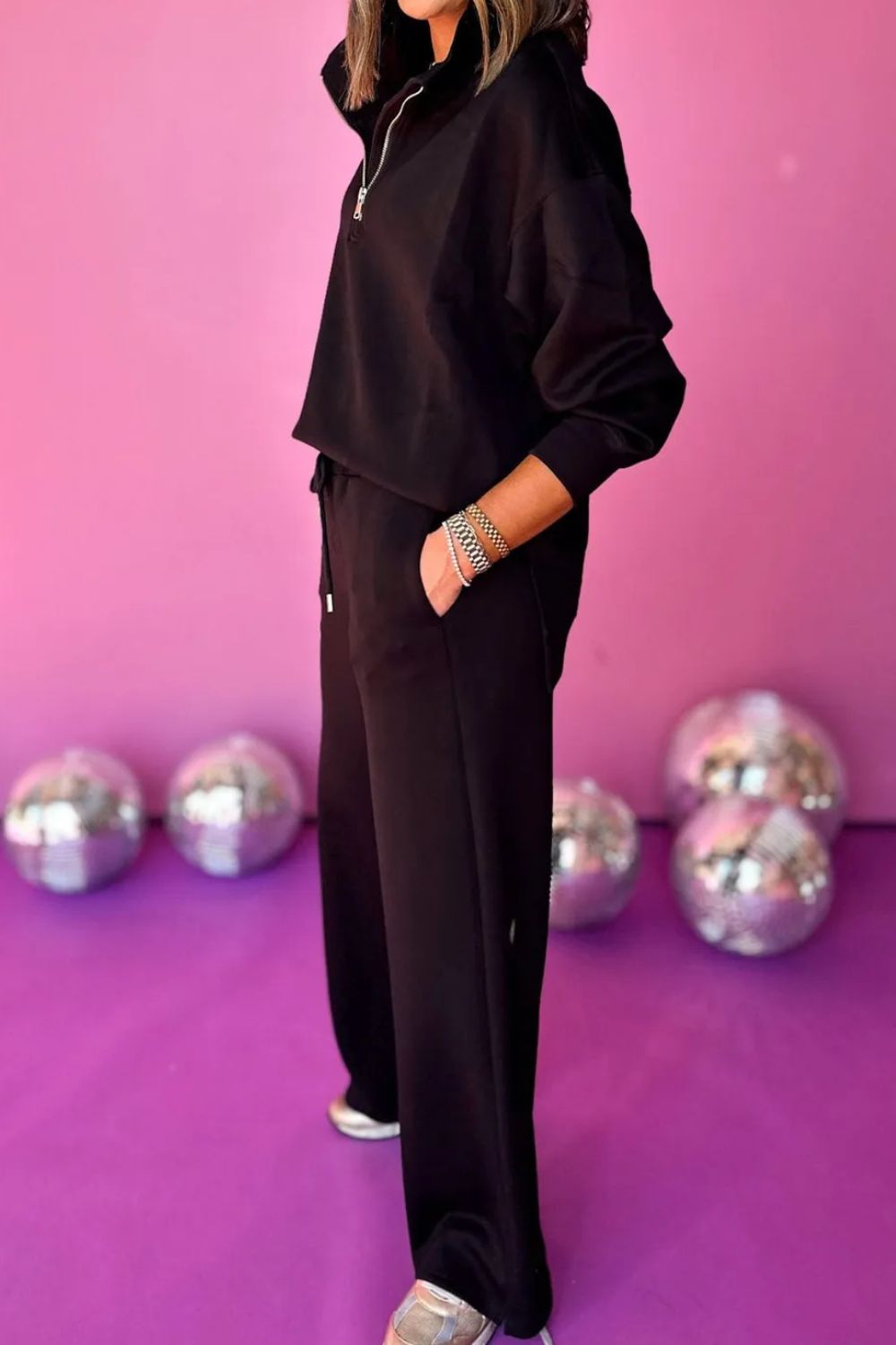 Conjunto de pantalón y camiseta de manga larga con cuello alto y media cremallera