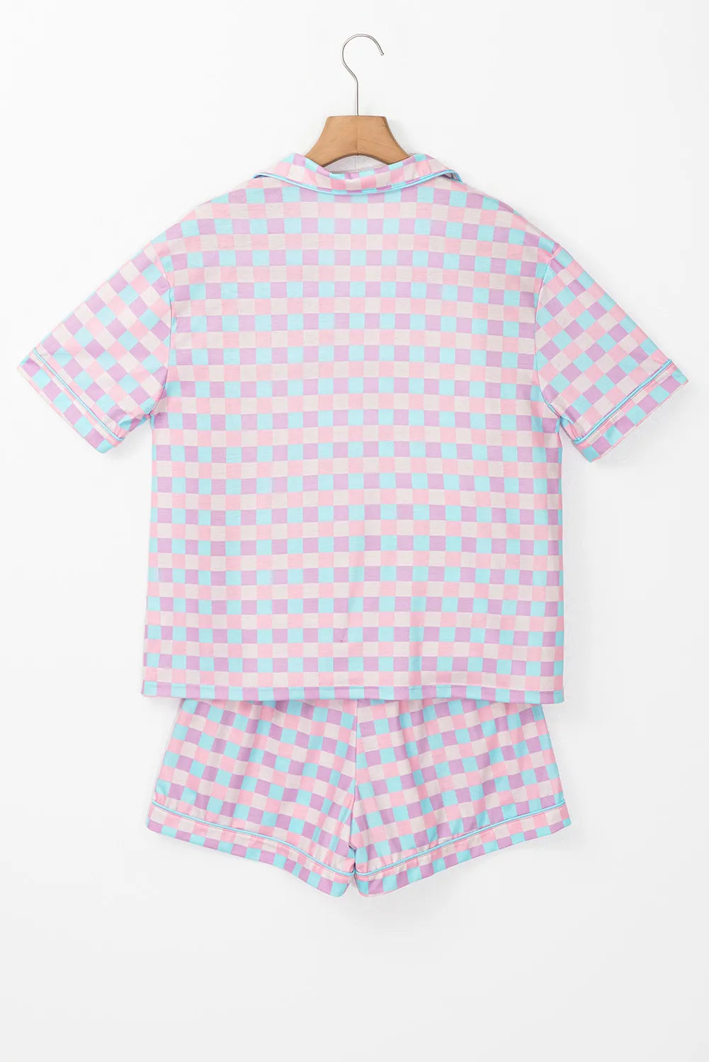 Conjunto de estar por casa con camiseta de manga corta y pantalones cortos con cuello de cuadros
