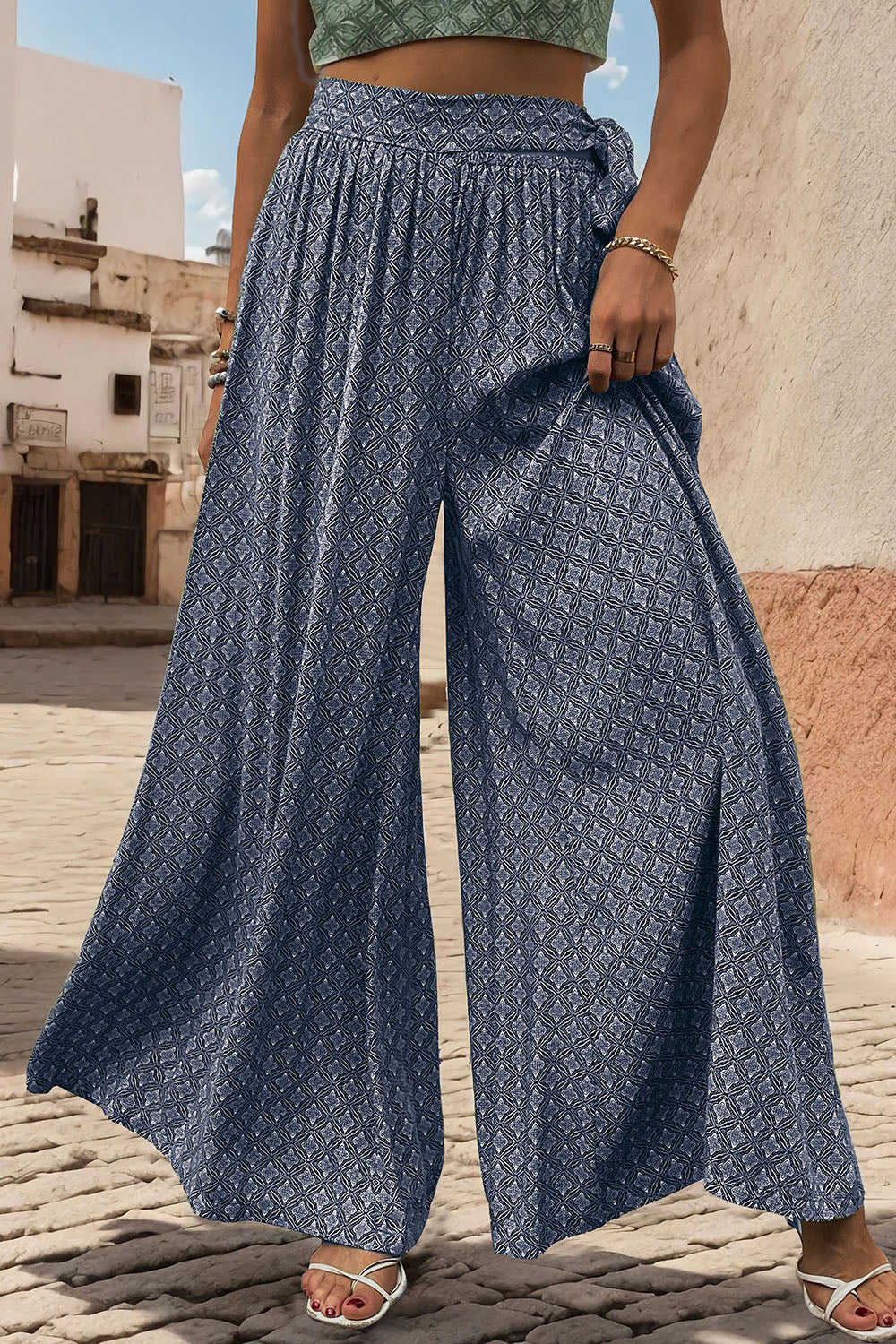 Pantalones anchos con lazo y estampado Perfee