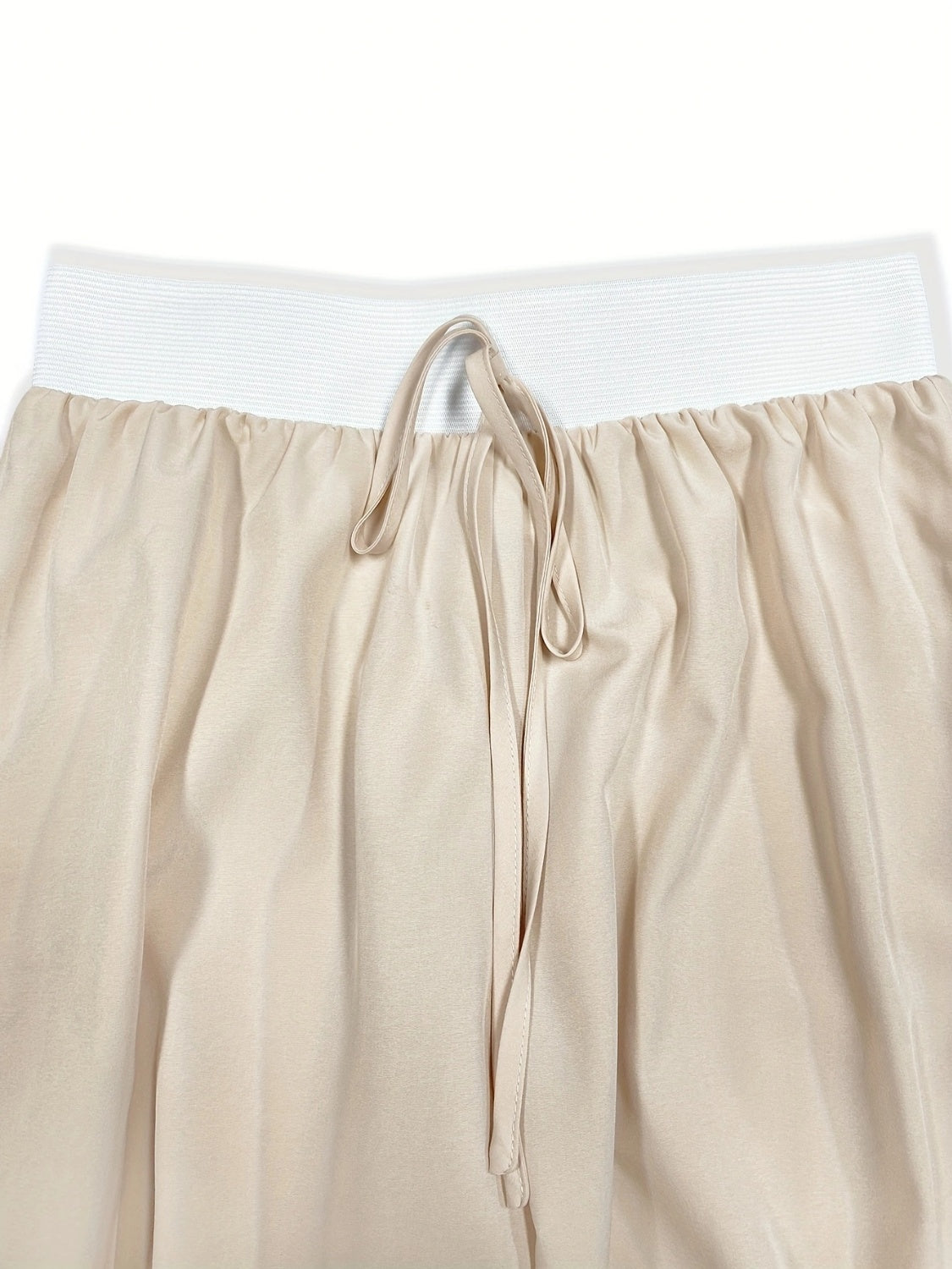 Conjunto de top de manga corta con cuello redondo y pantalón atado