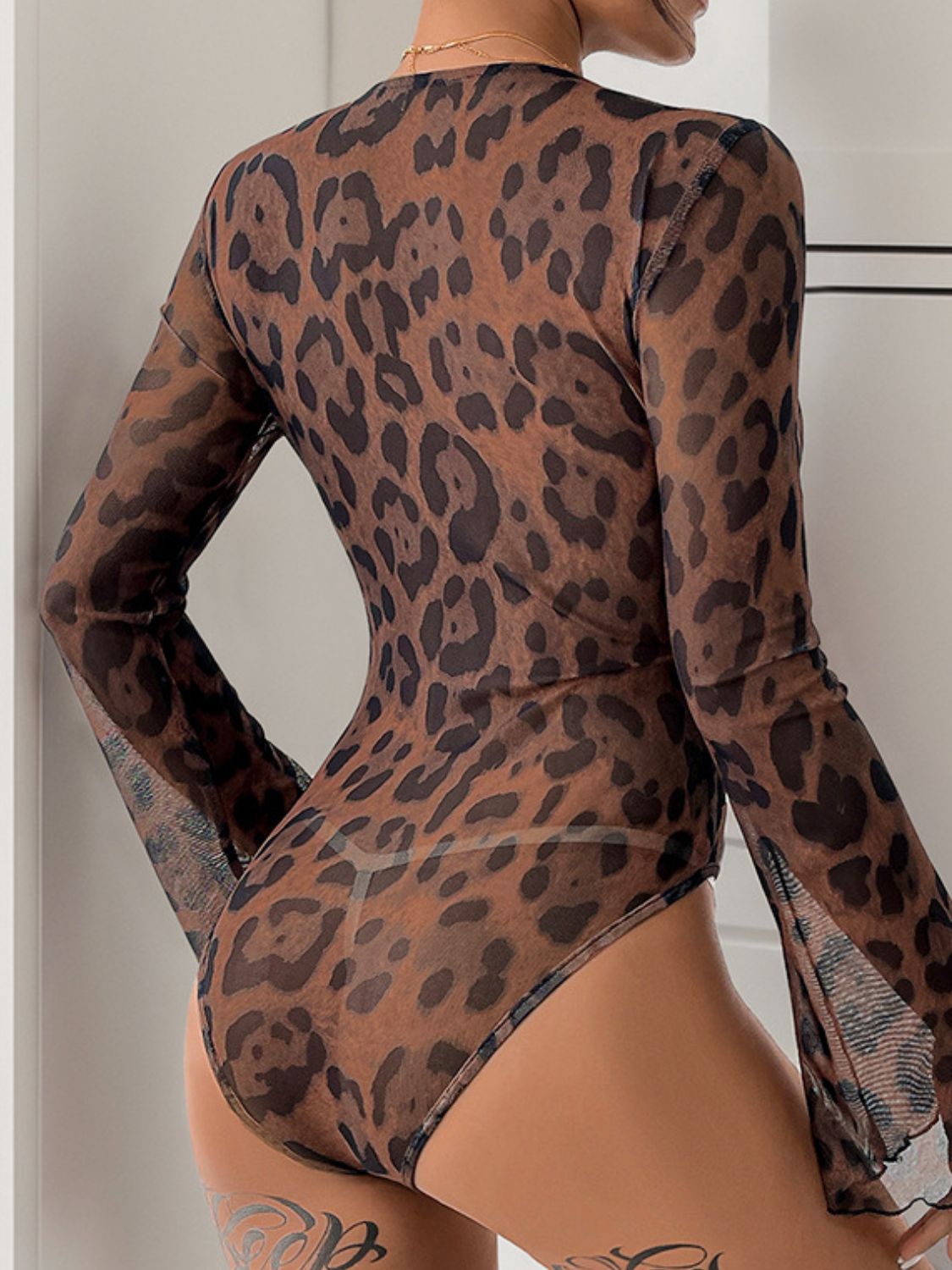 Body de encaje con escote en V y estampado de leopardo Perfee