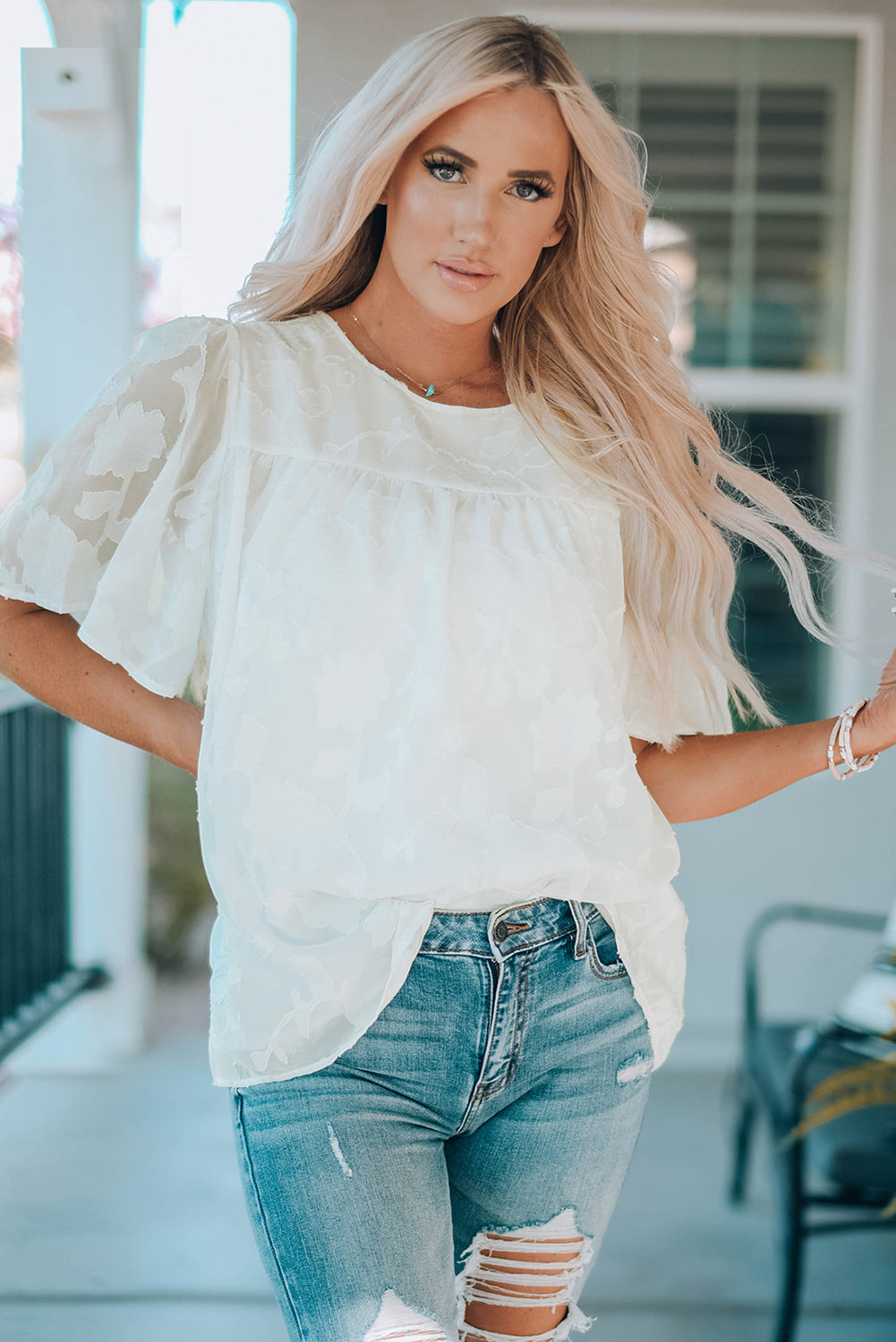 Blusa con cuello redondo y mangas abullonadas